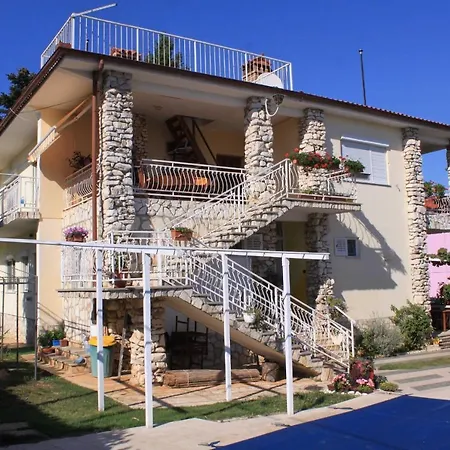 Apartments With Swimming Pool Valbandon, Fazana - 7257 * Fazana