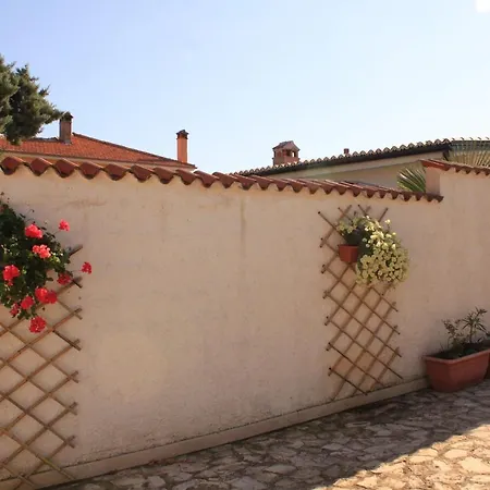 Apartments With Swimming Pool Valbandon, Fazana - 7257