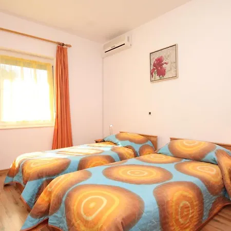 Apartments With A Swimming Pool Valbandon, Fazana - 7257 Fazana