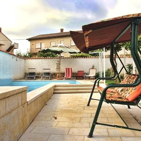 Apartments With Swimming Pool Valbandon, Fazana - 7257 *